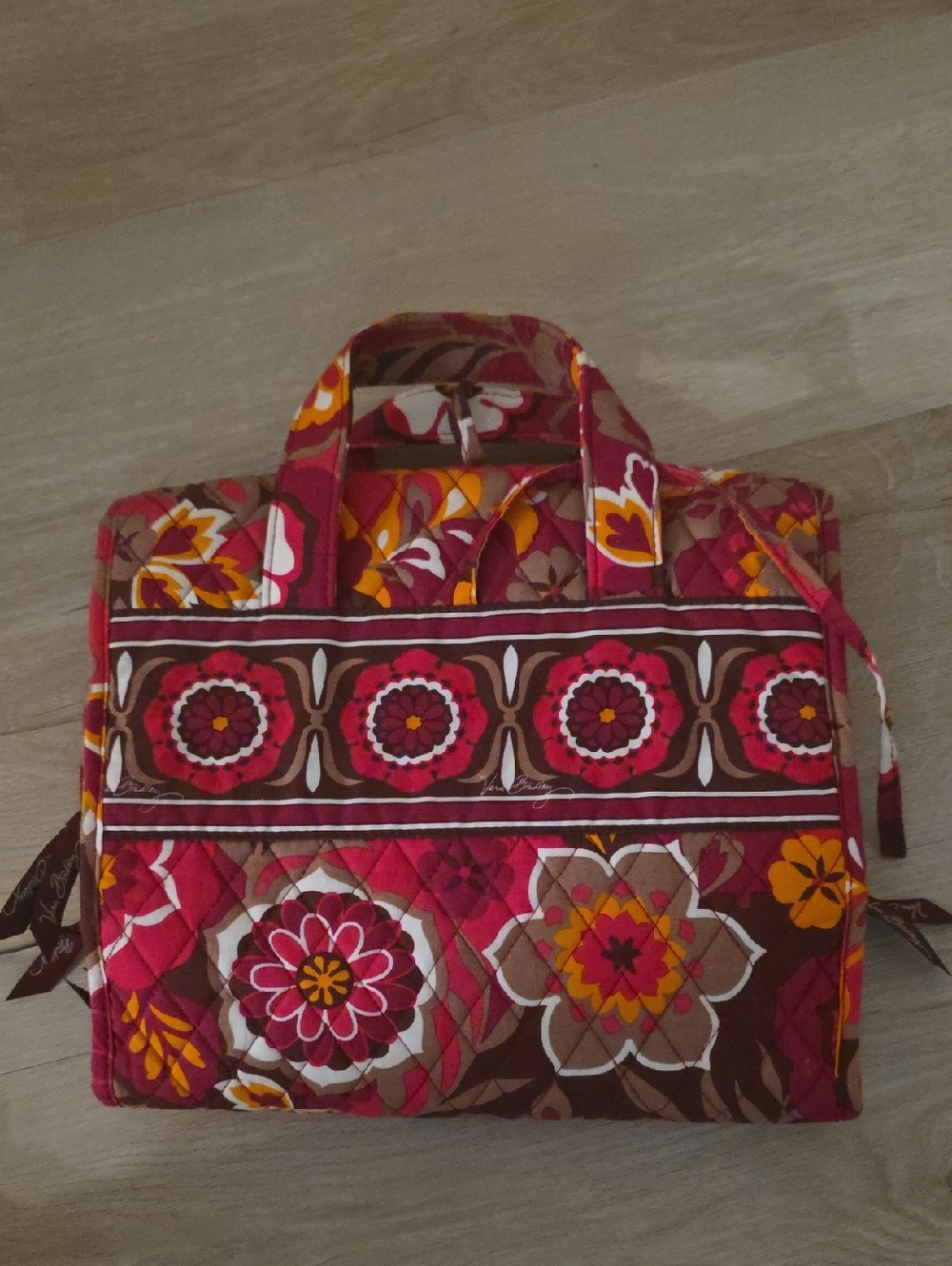 Vera Bradley Hanging Travel Organizer "Carnaby" floral pattern